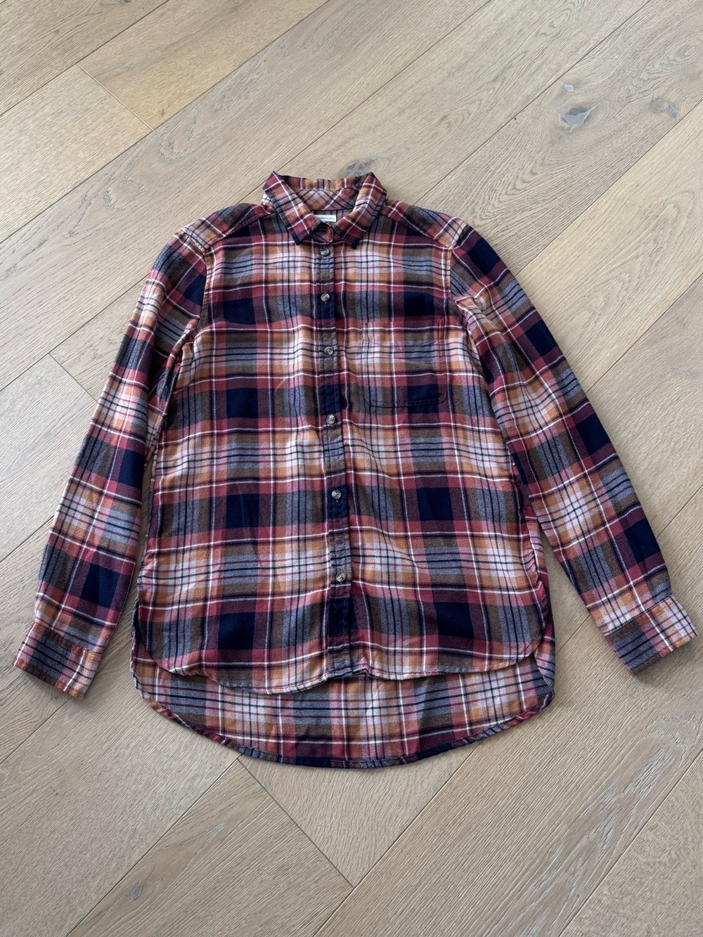 American Eagle Outfitters Boyfriend Fit Plaid Button-Down Shirt Size Small